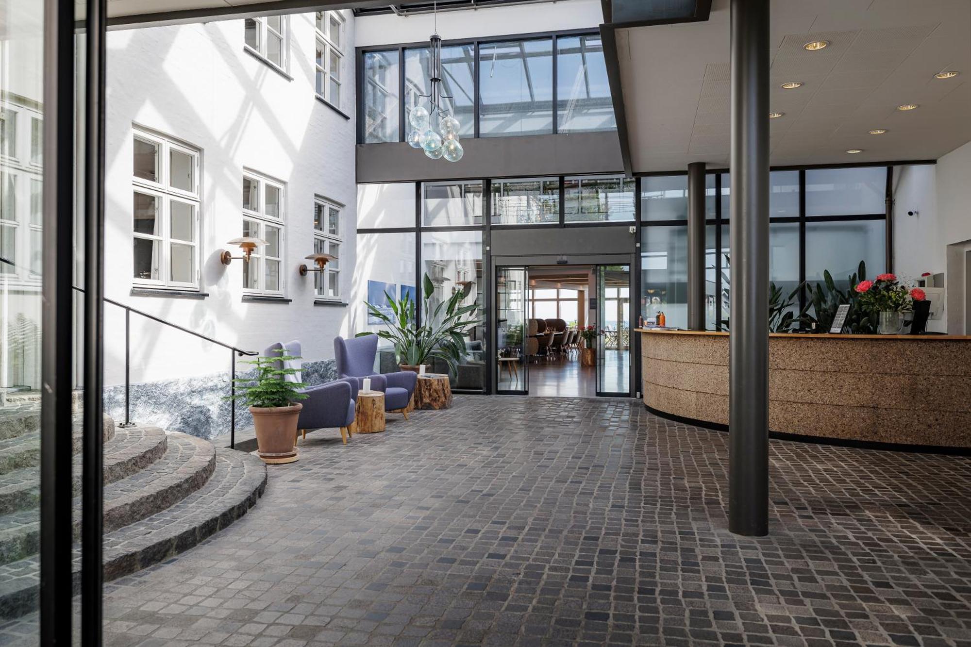 Fredensborg Badehotel Рённе Экстерьер фото